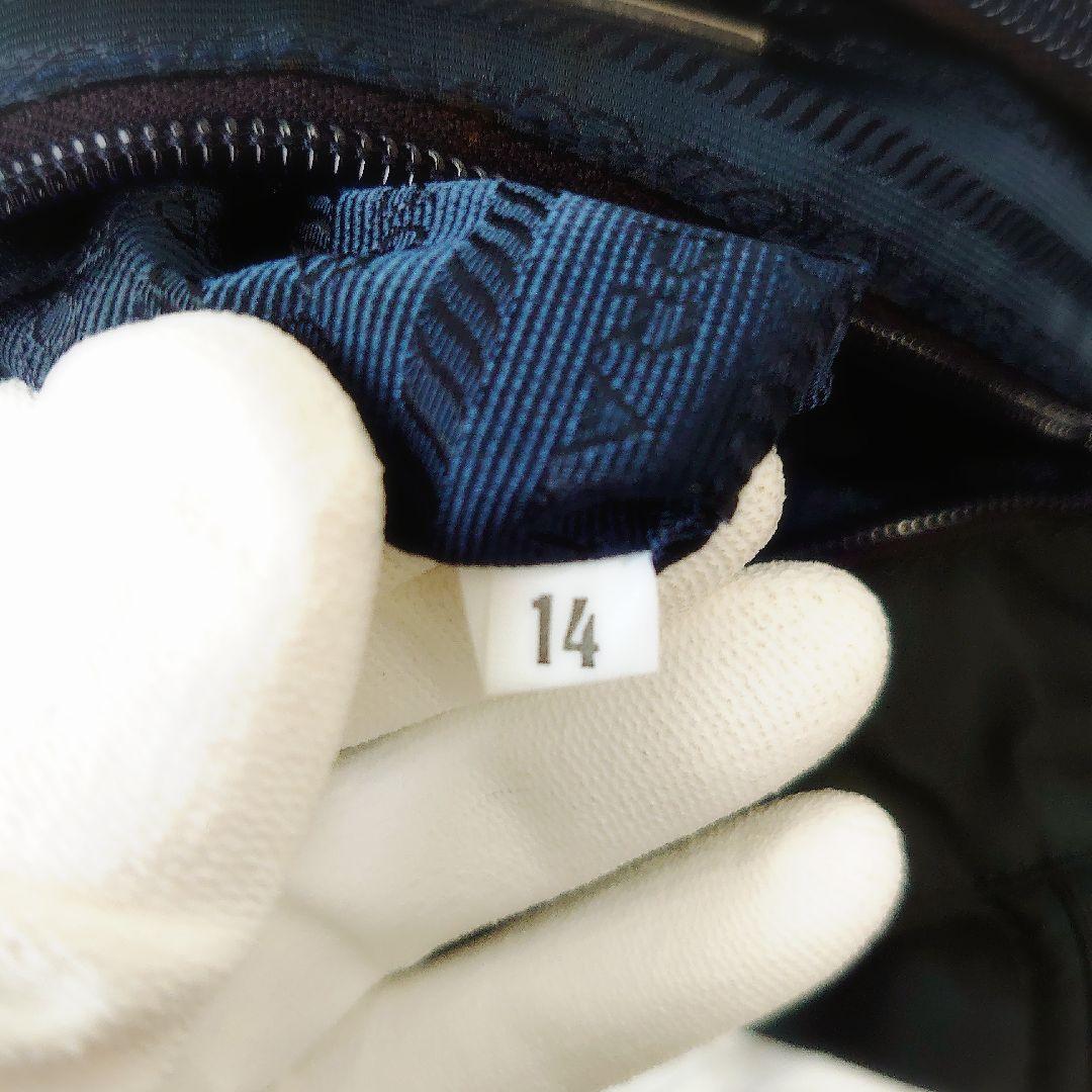 PRADA　ナイロン　ハンドバッグ　3角ロゴ 3層式　台形　グリーン系