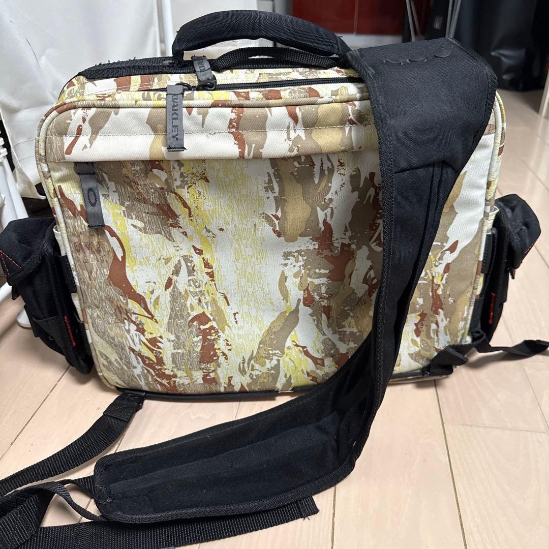 【希少】オークリー　迷彩　カモフラ　ビジネスバッグ　2way 多収納PCバック