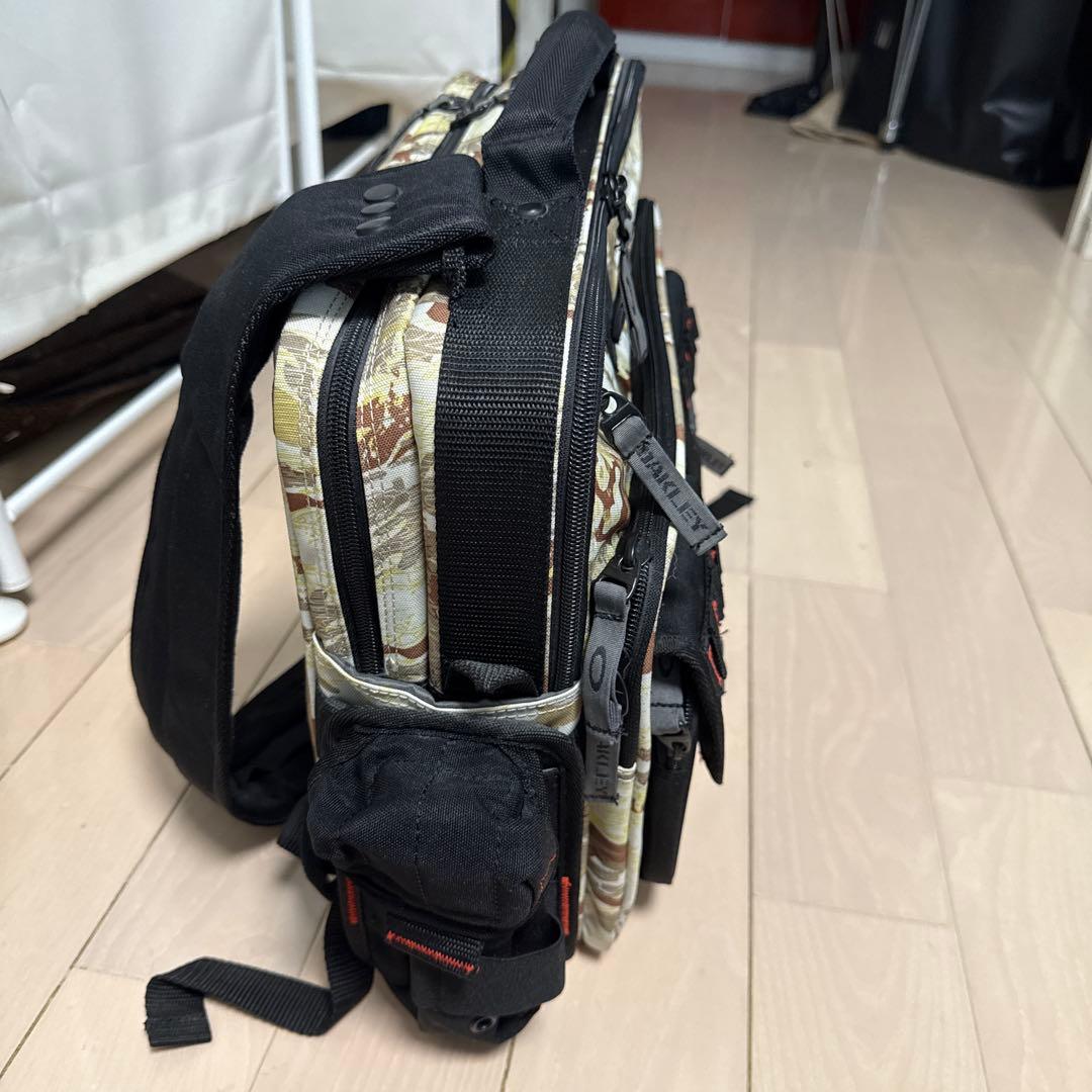【希少】オークリー　迷彩　カモフラ　ビジネスバッグ　2way 多収納PCバック