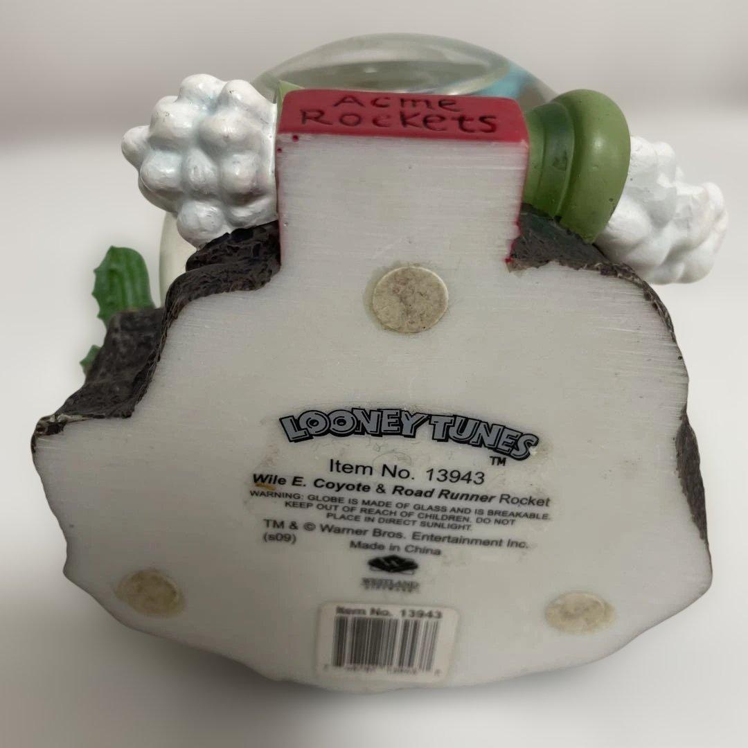 ワイリーコヨーテ ＆ ロードランナー　スノードーム　フィギュア