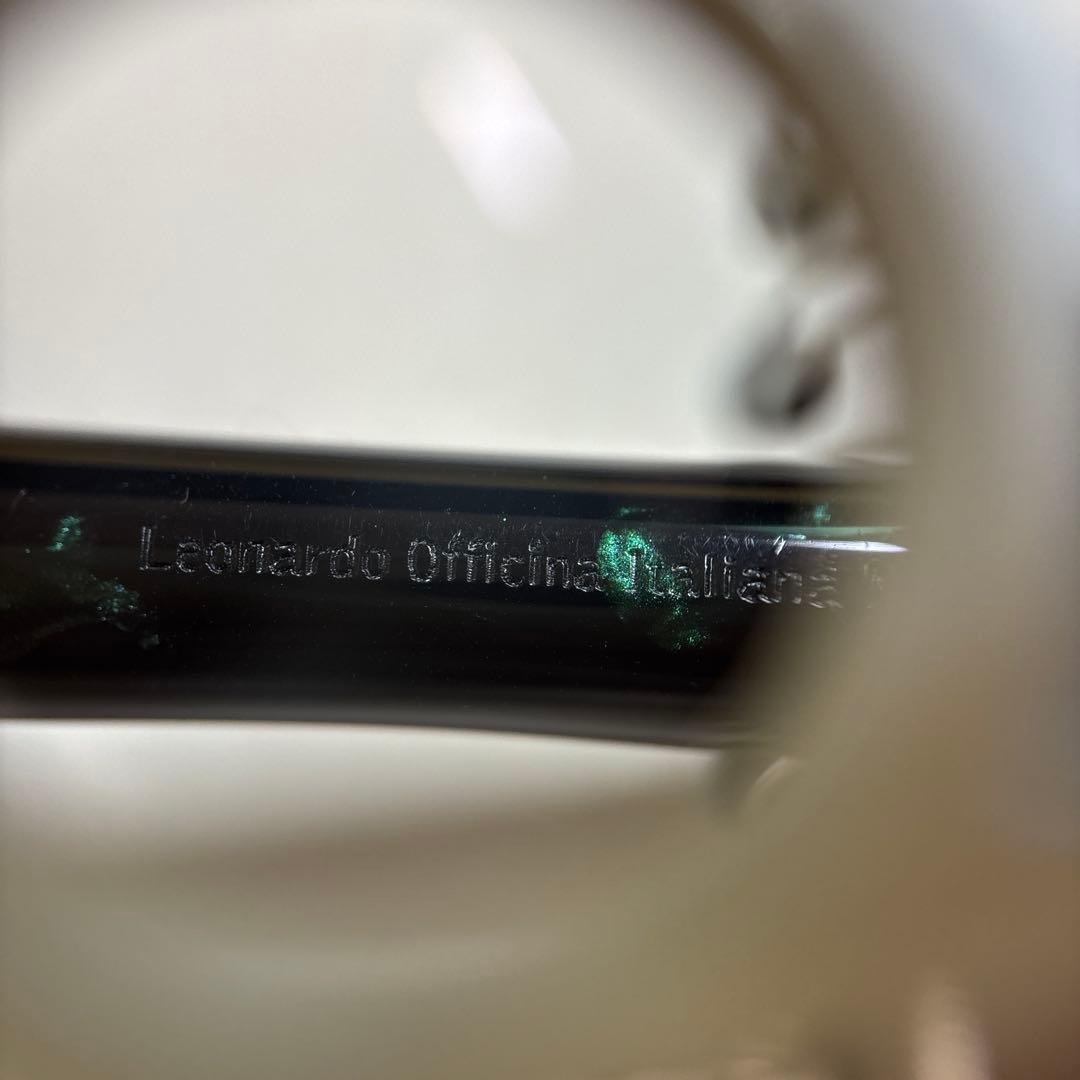 レオナルド　モーメントゼロ　マーブルグリーン