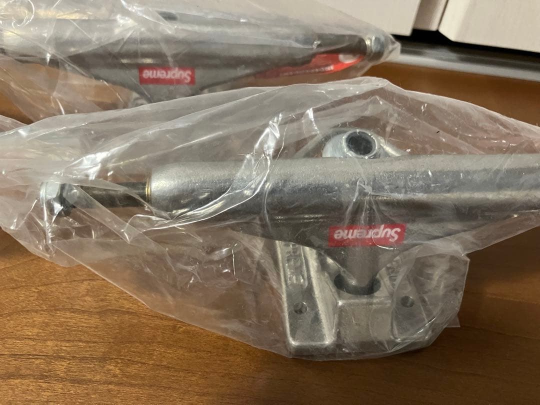 スケートボード Supreme Independent Truck 139