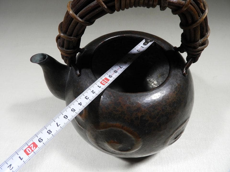 ●玉川堂 旧作 珍品逸品 渦模様 大湯沸 あけび弦手 銅器 薬缶 鎚起銅器 共箱