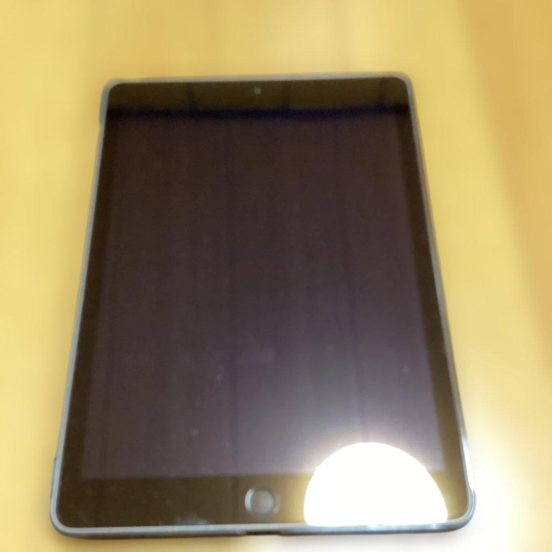 iPad (第5世代) スペースグレイ　３２GB Wi-Fi