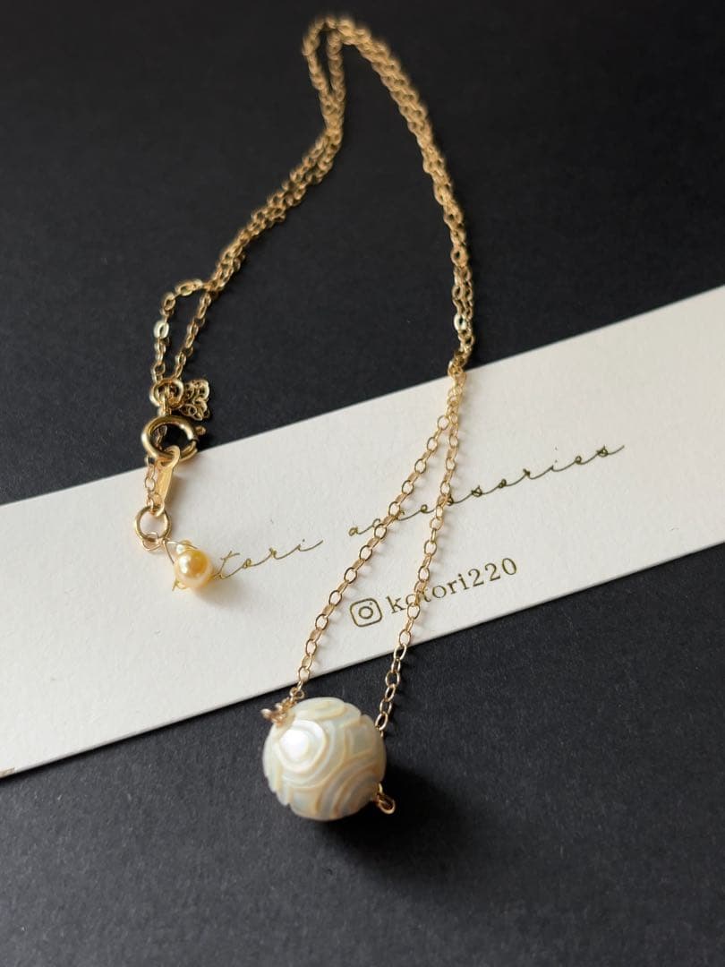 白蝶真珠のカービングネックレス R6389