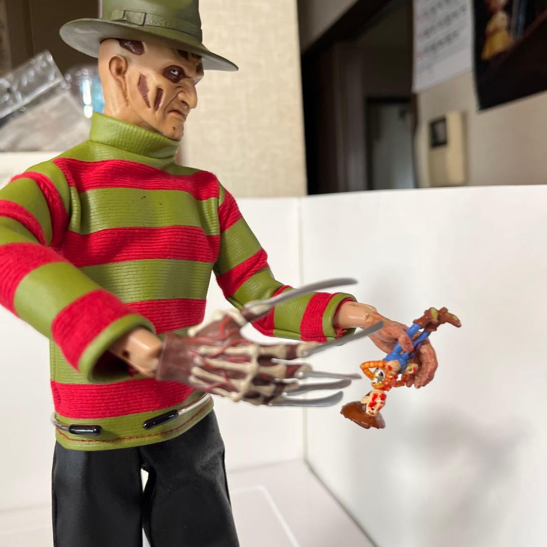 エルム街の悪夢　フレディ　サイドシヨウトイ製　　2004年