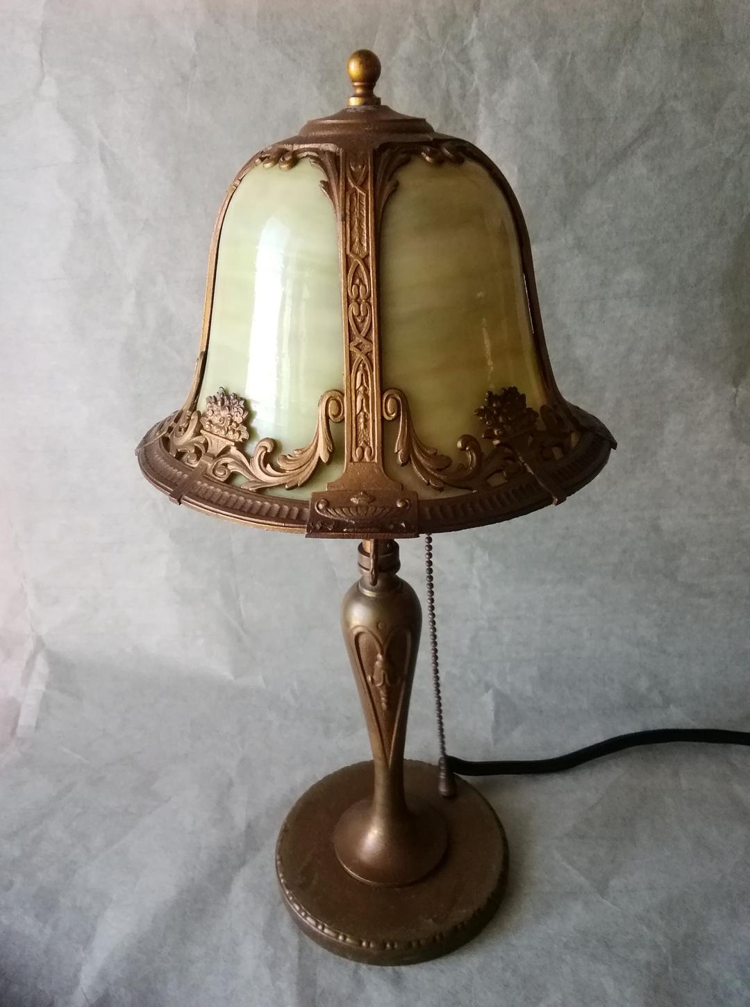 逸品　アメリカンアールヌーヴォーランプ　グリーンスラグガラス　ビクトリア