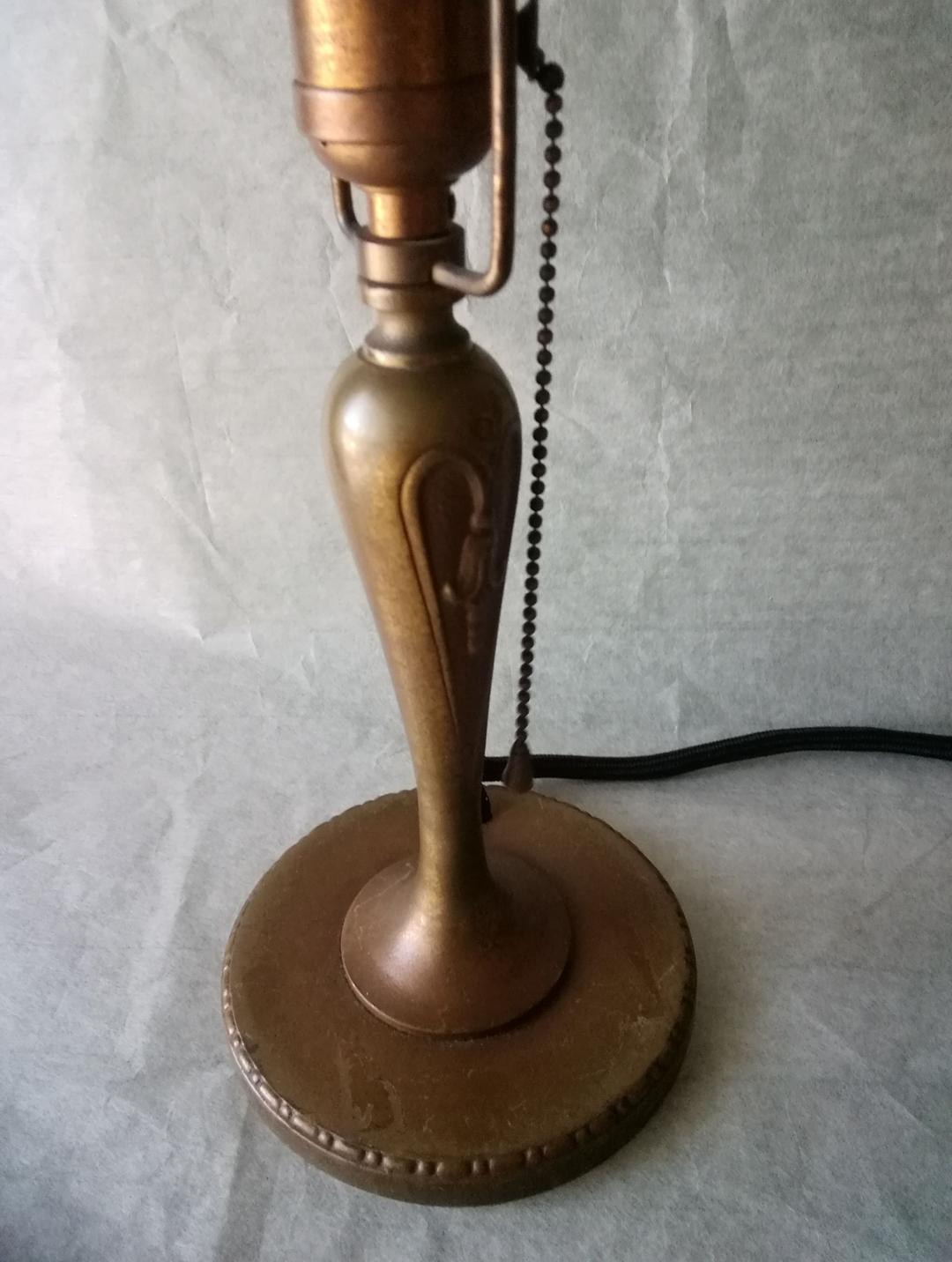 逸品　アメリカンアールヌーヴォーランプ　グリーンスラグガラス　ビクトリア