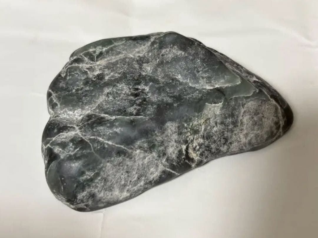 【専用】糸魚川　翡翠　原石　黒　緑　252g