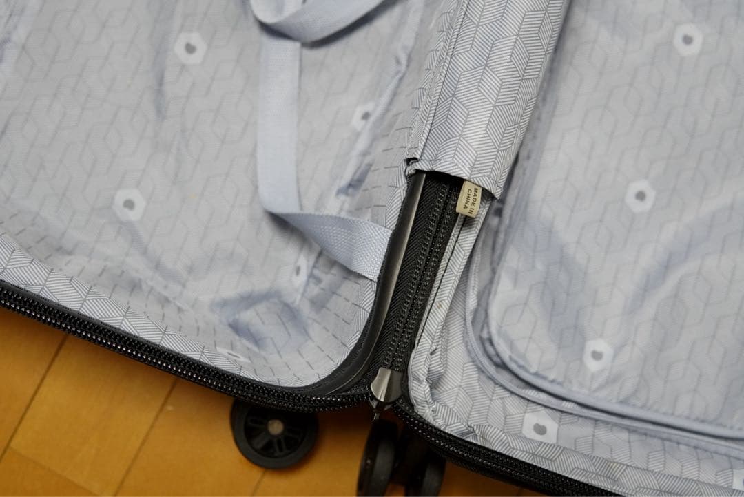 DELSY XXLスーツケース