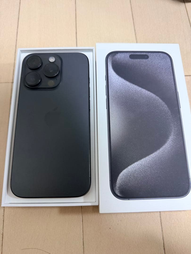iPhone 15 Pro ブラックチタニウム　本体