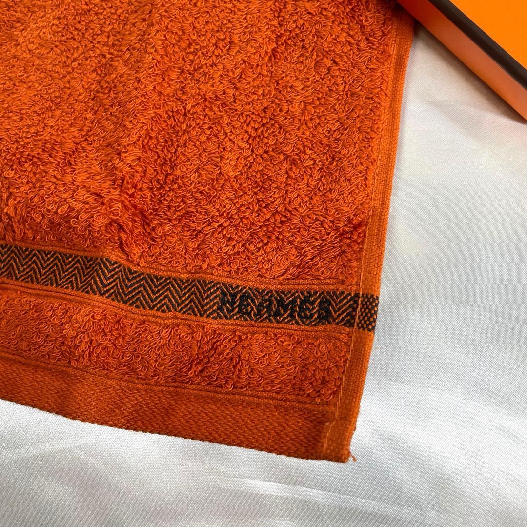新品 HERMES エルメス　ハンドタオル　シェブロン　ユニセックス　箱付き