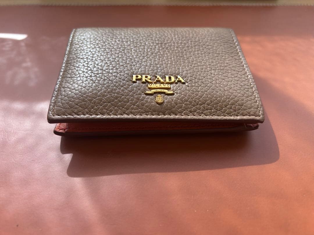 ✨PRADA 二つ折り財布（キャメル×内側オレンジ）✨