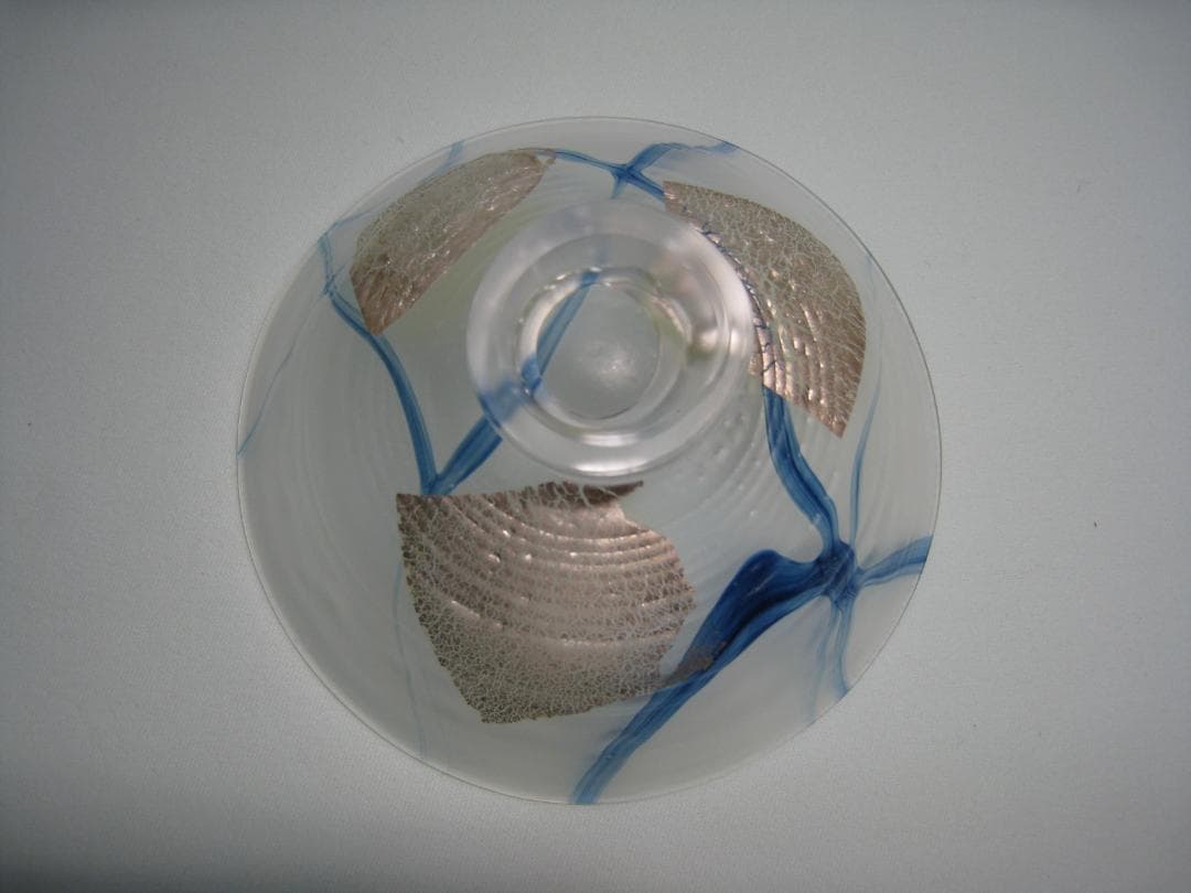 ガラス製抹茶碗　水崎長寿　義山平茶盌　　銘【銀箔清流】