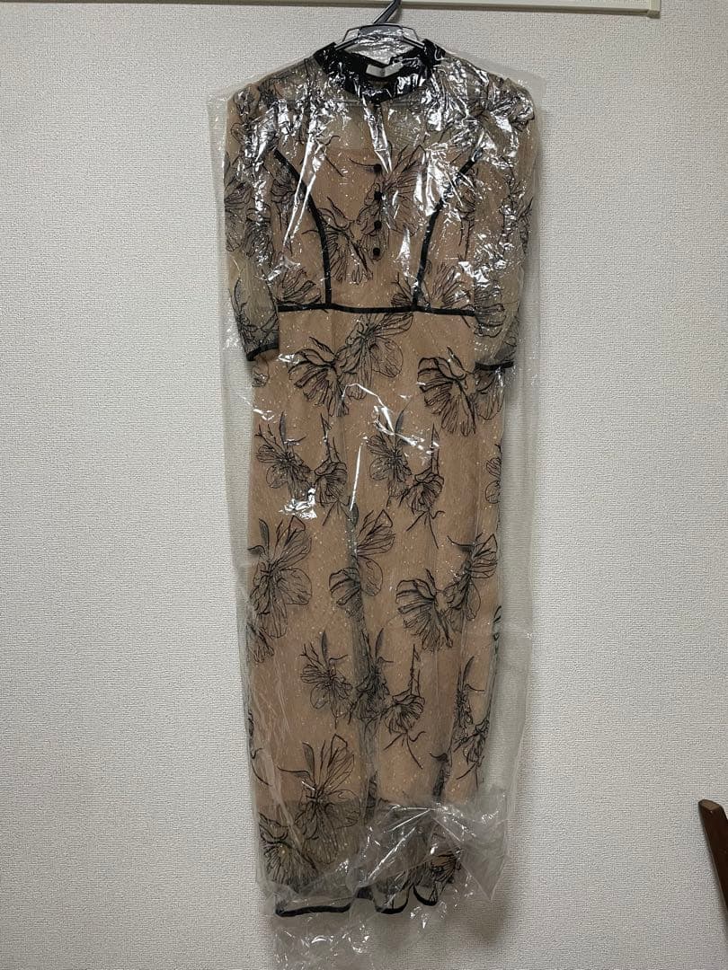 leja パイピングハイネック花柄ラメレースワンピースドレス ベージュ　S