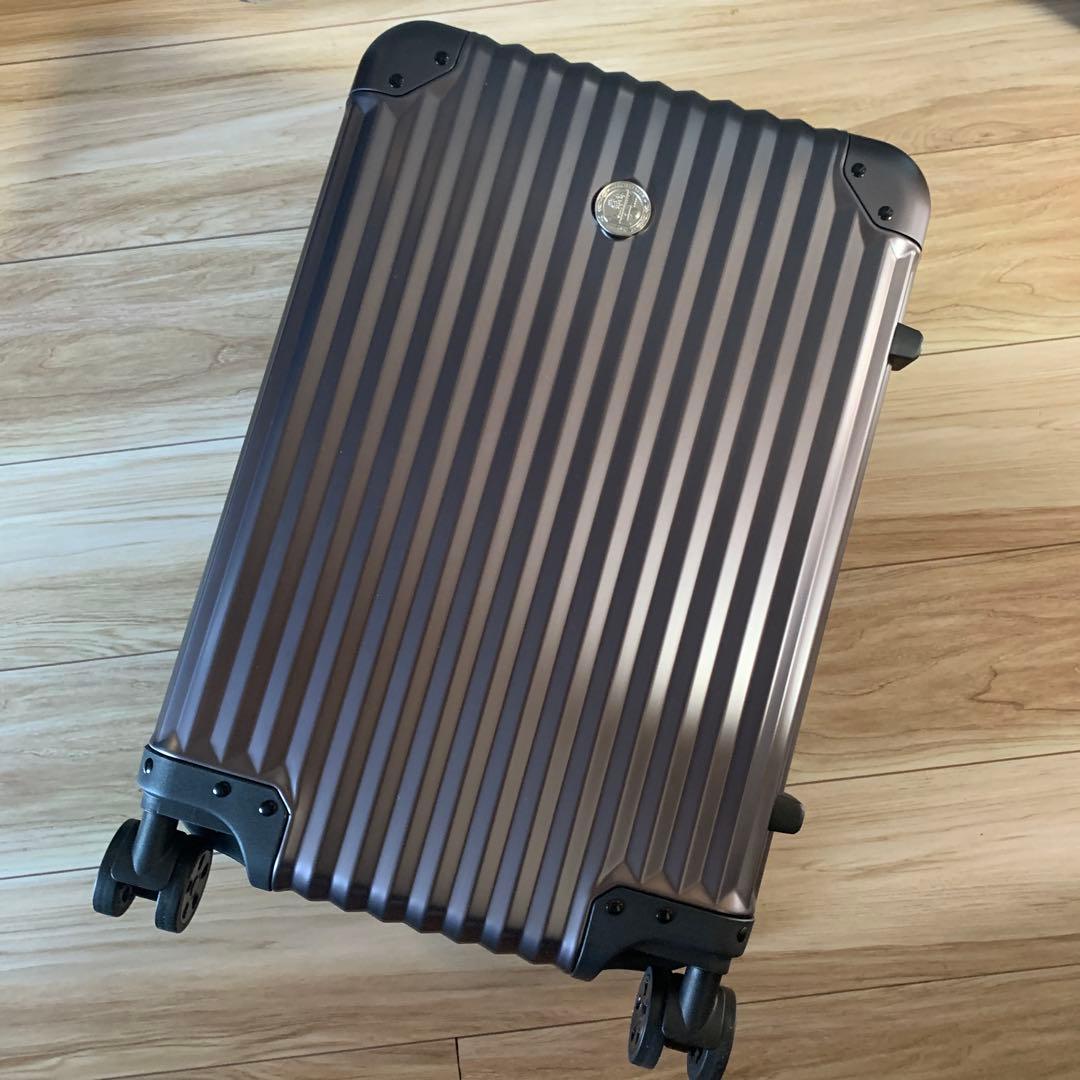 【新品未使用 】メルセデスベンツ AMG 33L スーツケース