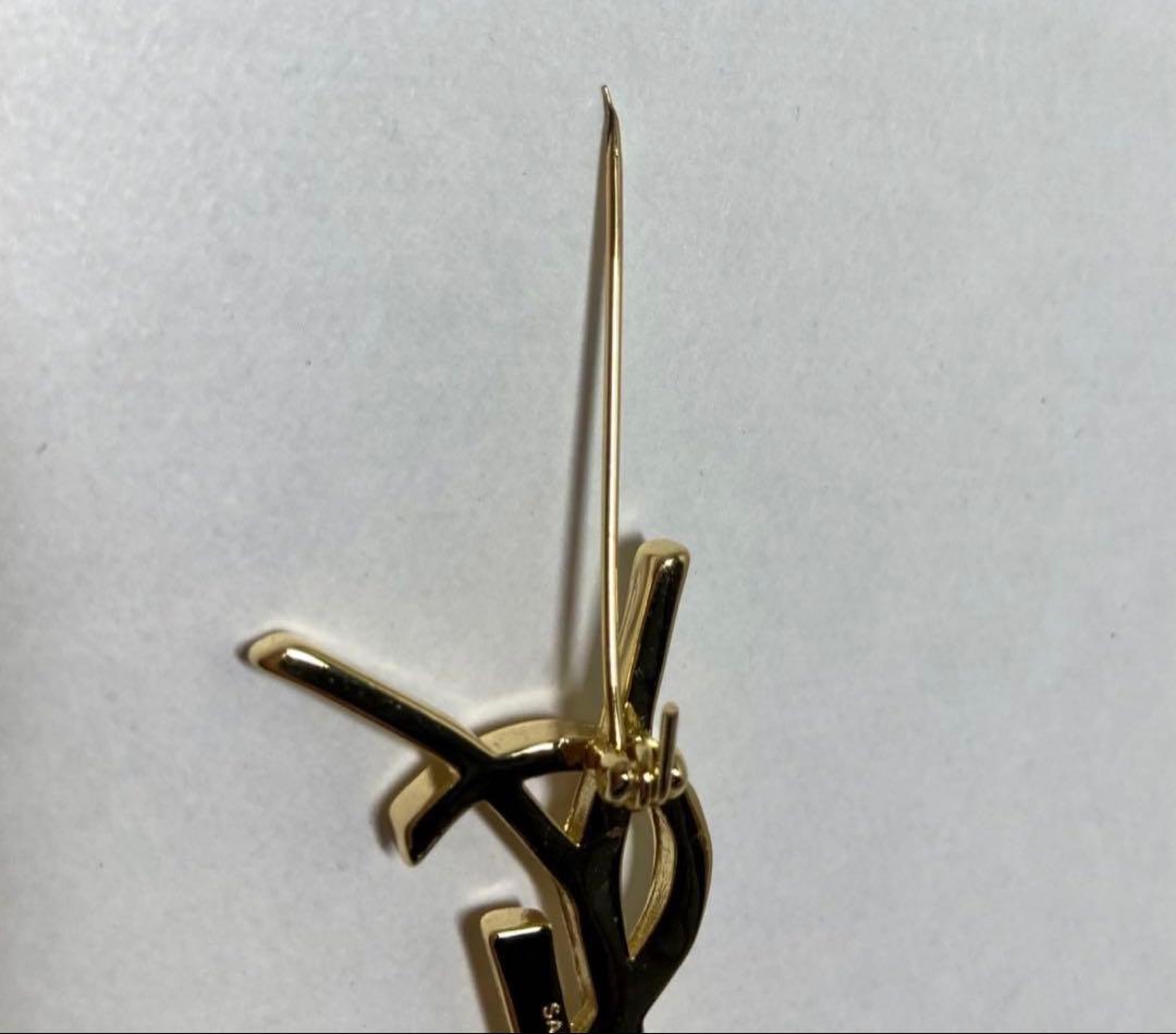 美品　サンローラン　SAINT LAURENT ブローチ　YSLロゴ