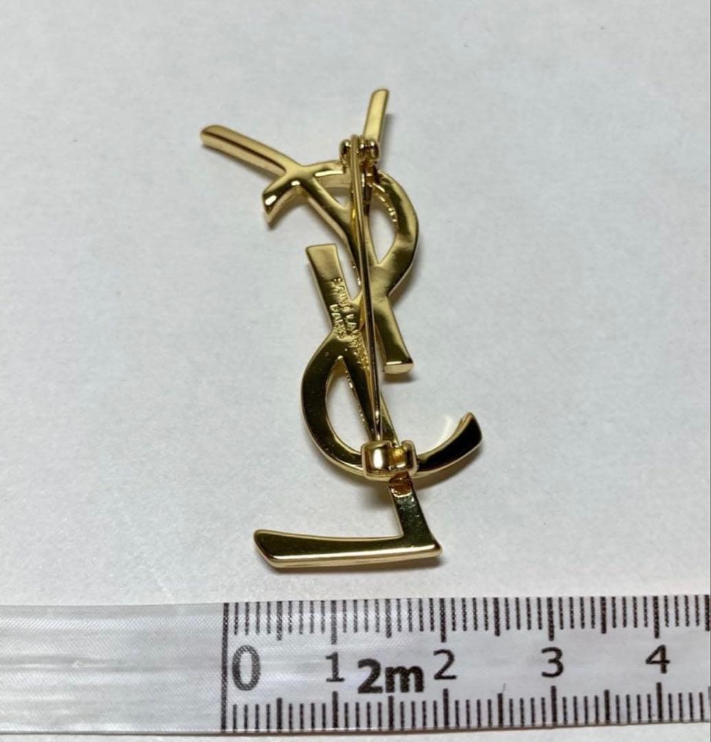 美品　サンローラン　SAINT LAURENT ブローチ　YSLロゴ