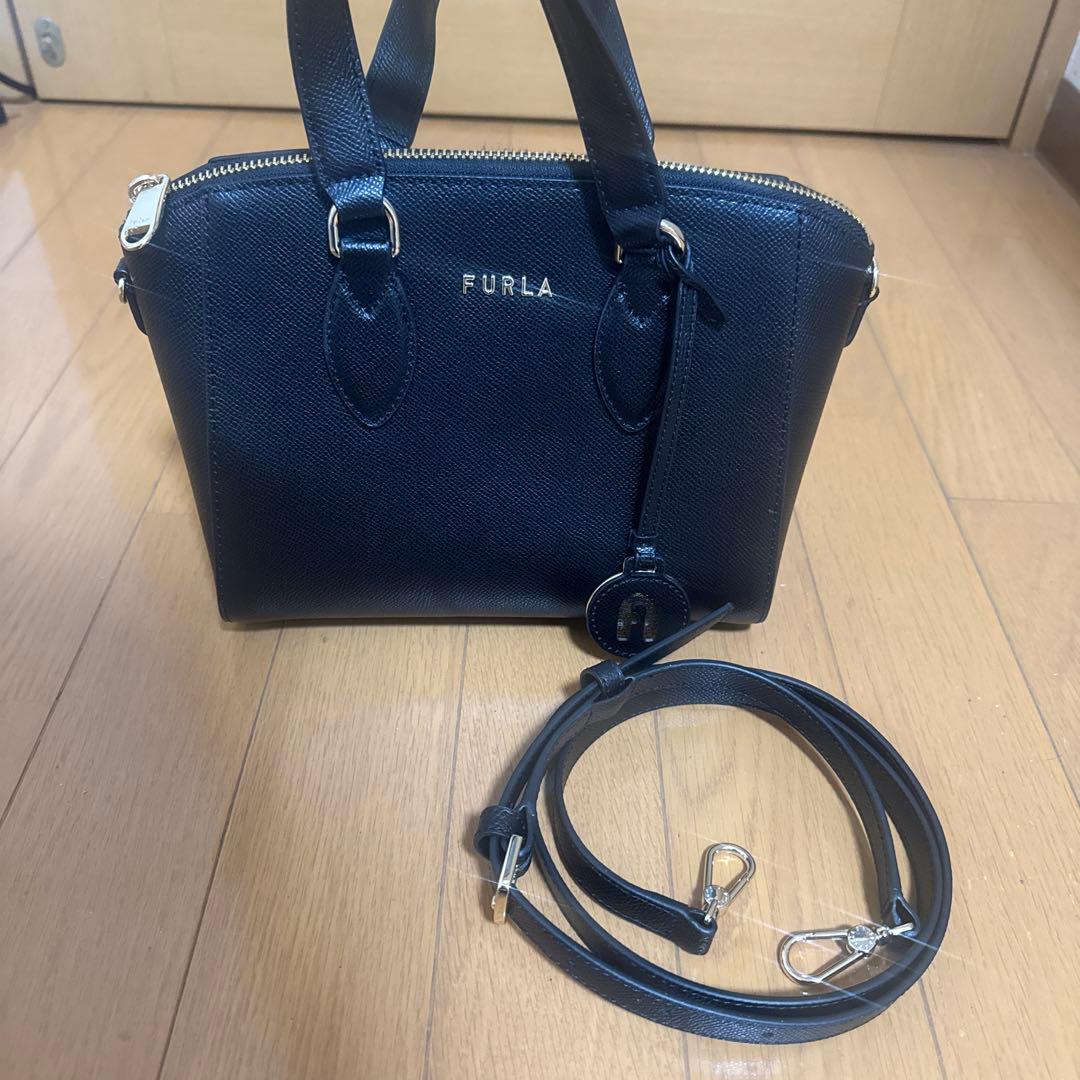 【特別価格お得】FURLA ブラック ハンドバッグ