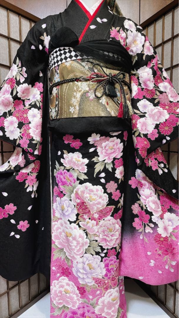 振袖フルセット振袖　花蝶文　黒地　金彩フルセット