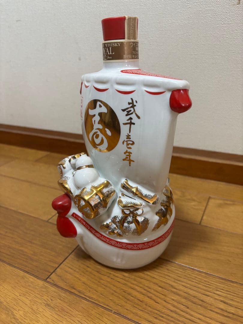【未開栓】干支 巳 宝船型 陶器 ウイスキー サントリー ローヤル12年