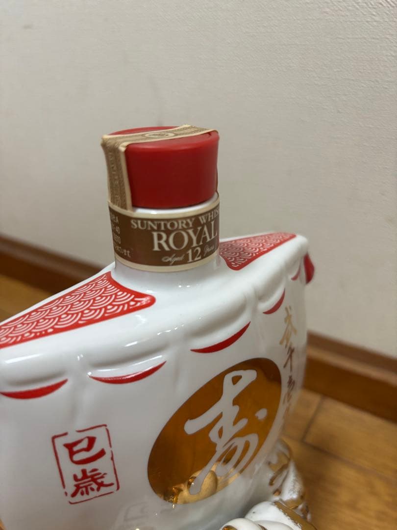 【未開栓】干支 巳 宝船型 陶器 ウイスキー サントリー ローヤル12年