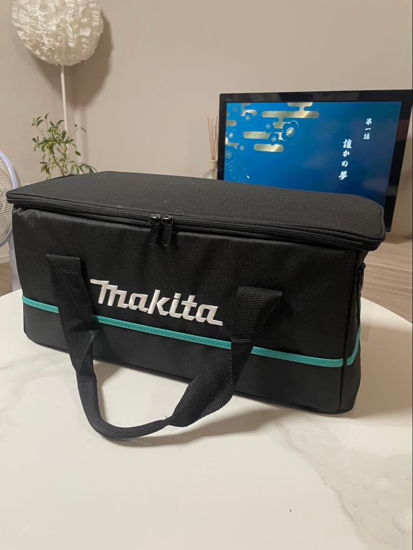 マキタ　バッテリー付き　掃除機　ハンディー　肩掛け