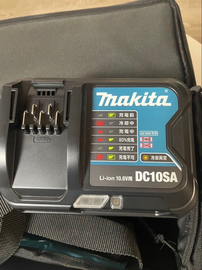 マキタ　バッテリー付き　掃除機　ハンディー　肩掛け