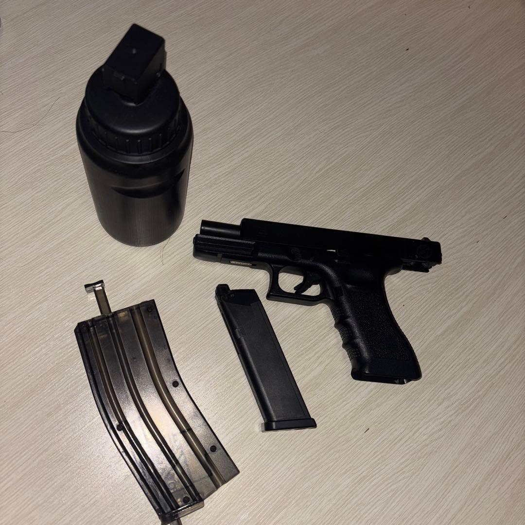 グロック18Cガスブローバック BB弾ボトル付。（BB弾） BB弾ローダー付。