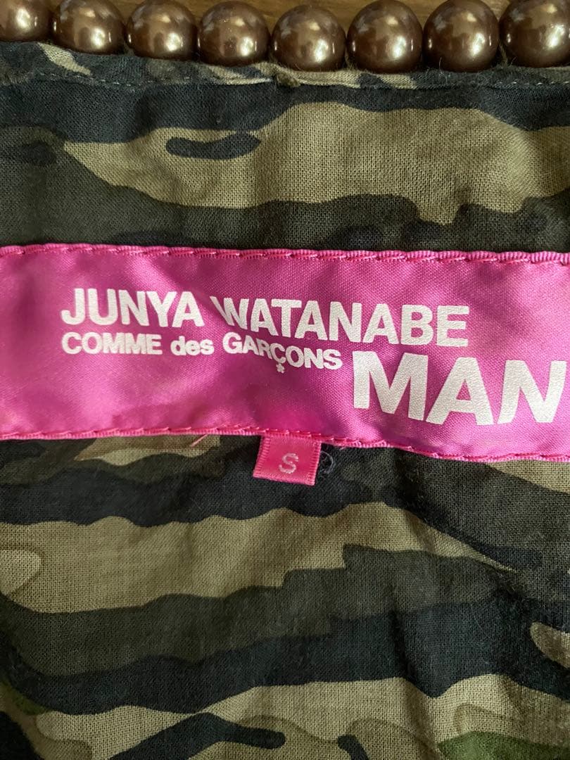 コムデギャルソン、ジュンヤワタナベマンの飾り付き迷彩柄タンクトップ