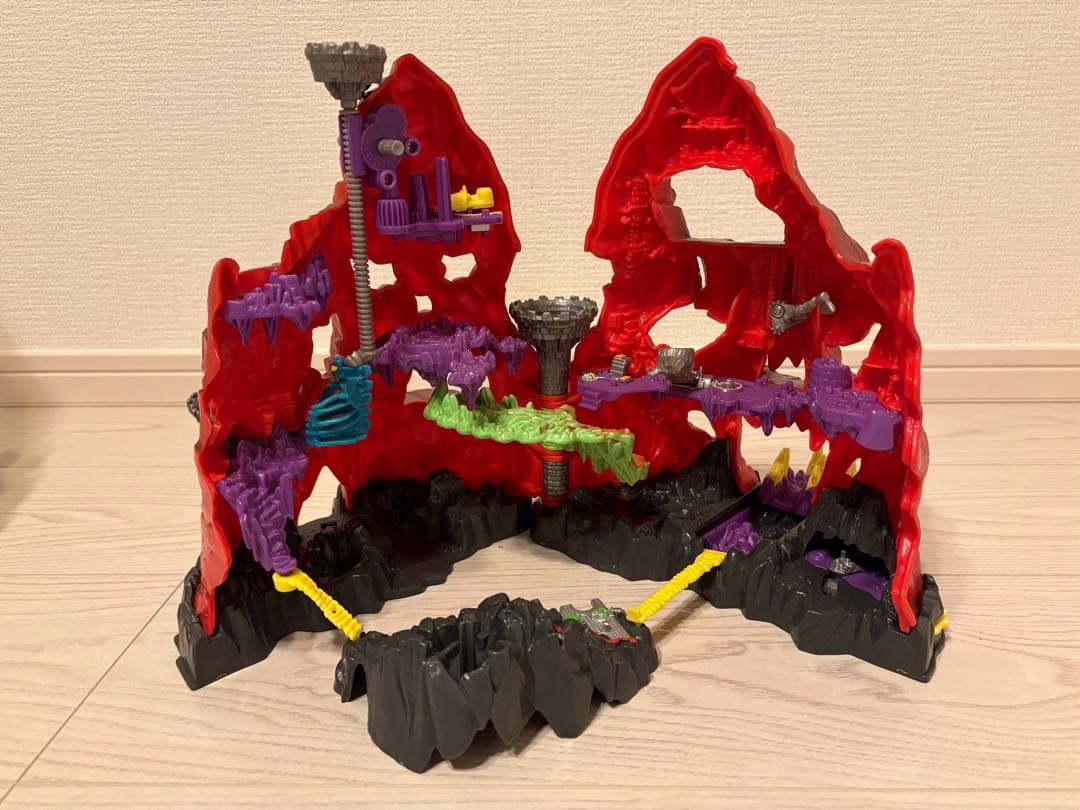 マイティマックス　地獄要塞スカルマウンテン　フィギュアセット