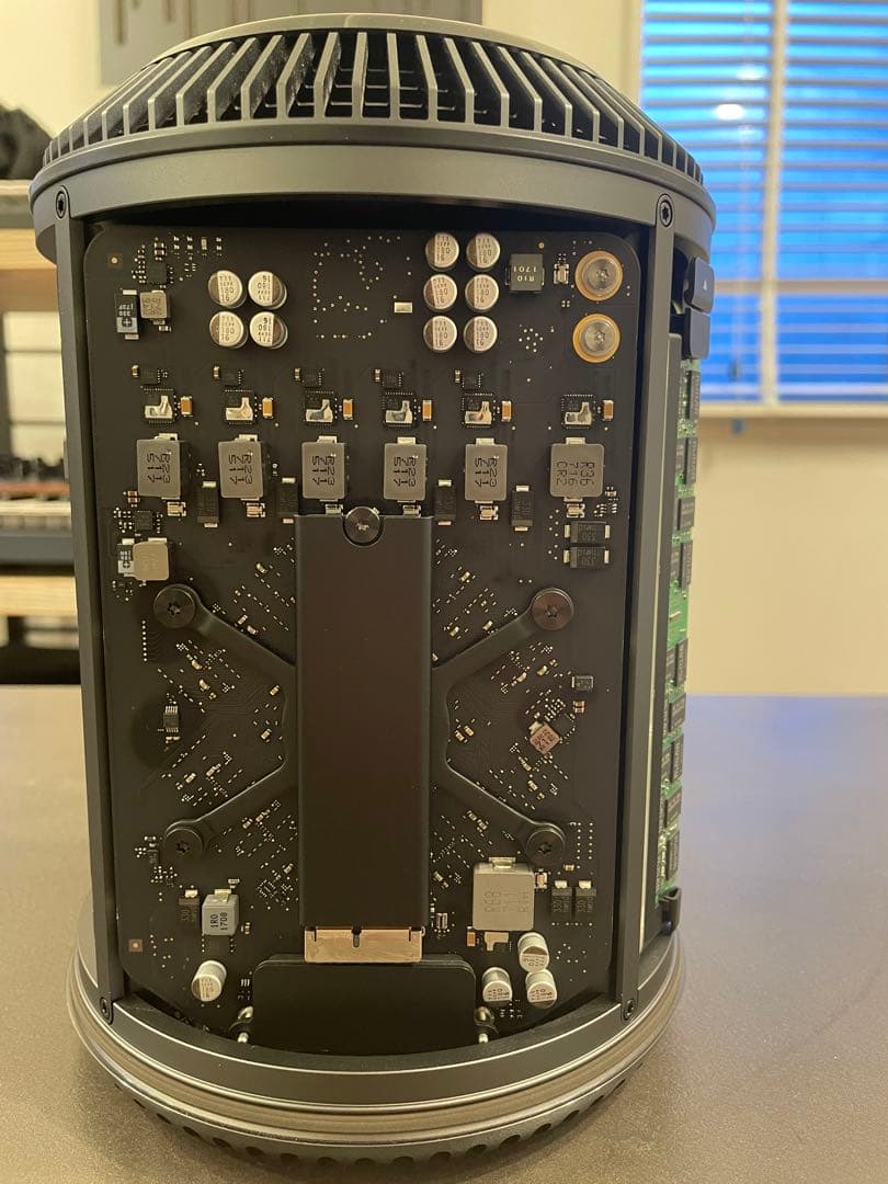 Apple Mac Pro 2013 本体