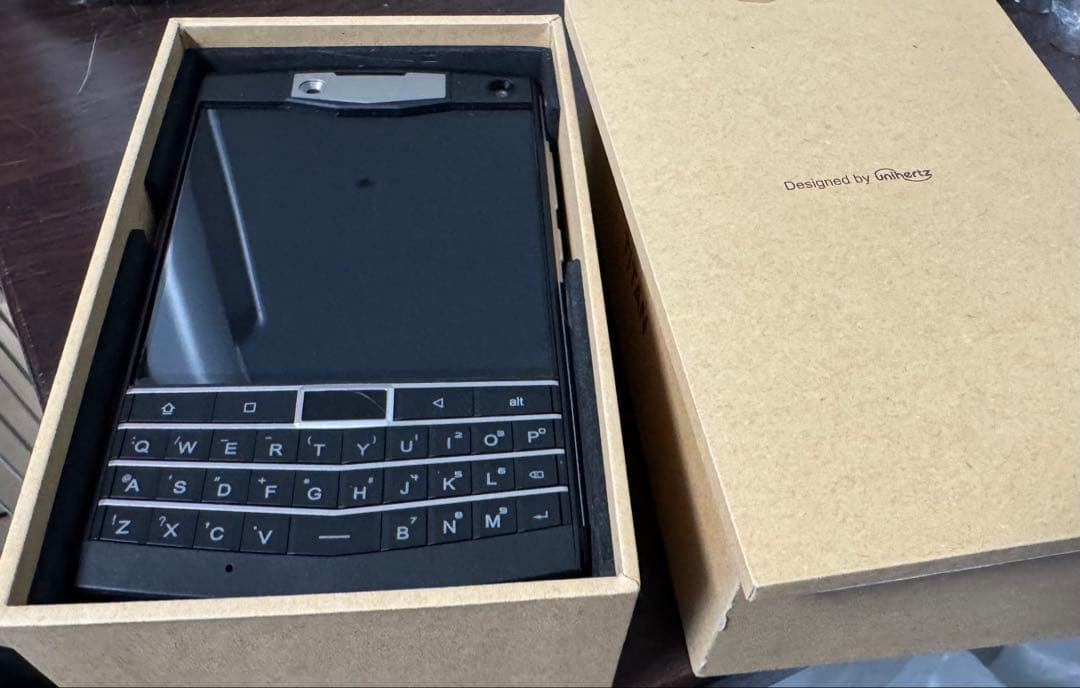 Uniherz titan QWERTYキーボードスマートフォン 本体