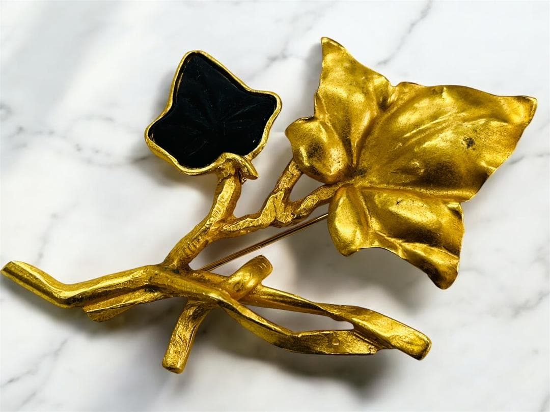 ◇Antigona Paris ブローチ ビンテージ ゴールドカラー