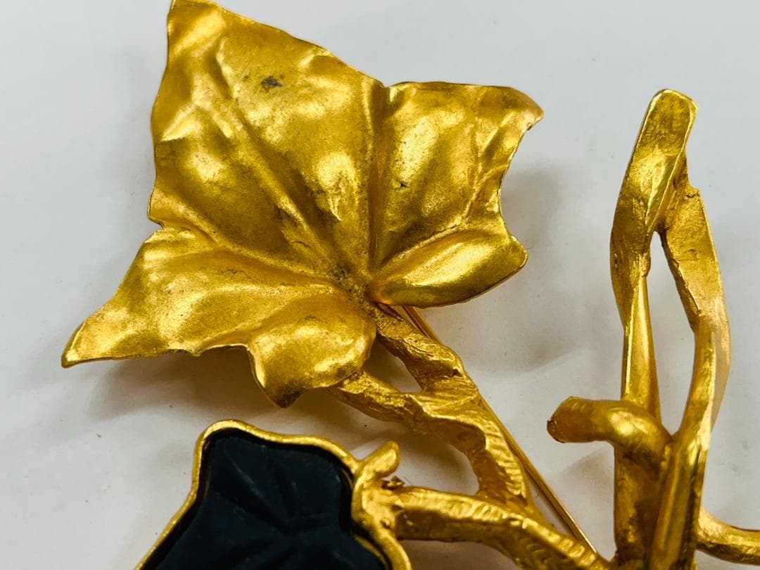 ◇Antigona Paris ブローチ ビンテージ ゴールドカラー