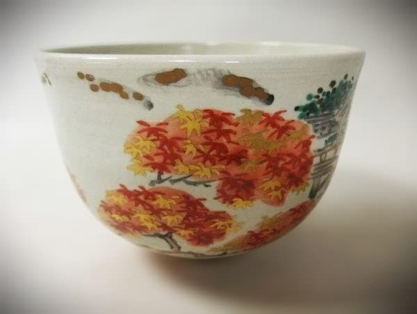 三浦竹軒 色絵金彩 茶碗「京都東福寺通天橋の紅葉」