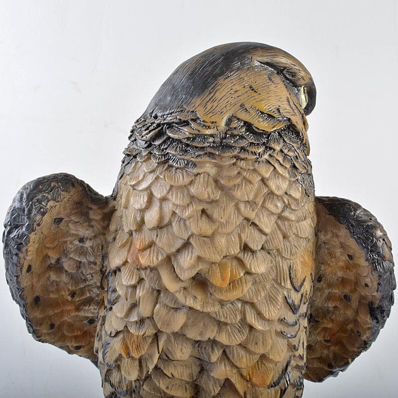 中国　樹脂製　鷹　置物　高さ約31㎝　重さ約4.4㎏　C　R7530B