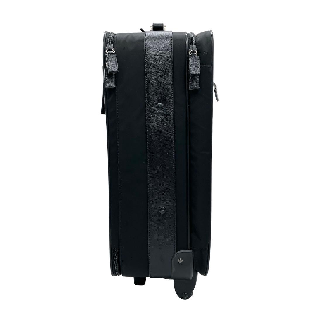 【PRADA】キャリーケース　スーツケース　三角ロゴプレート　ナイロン　黒色