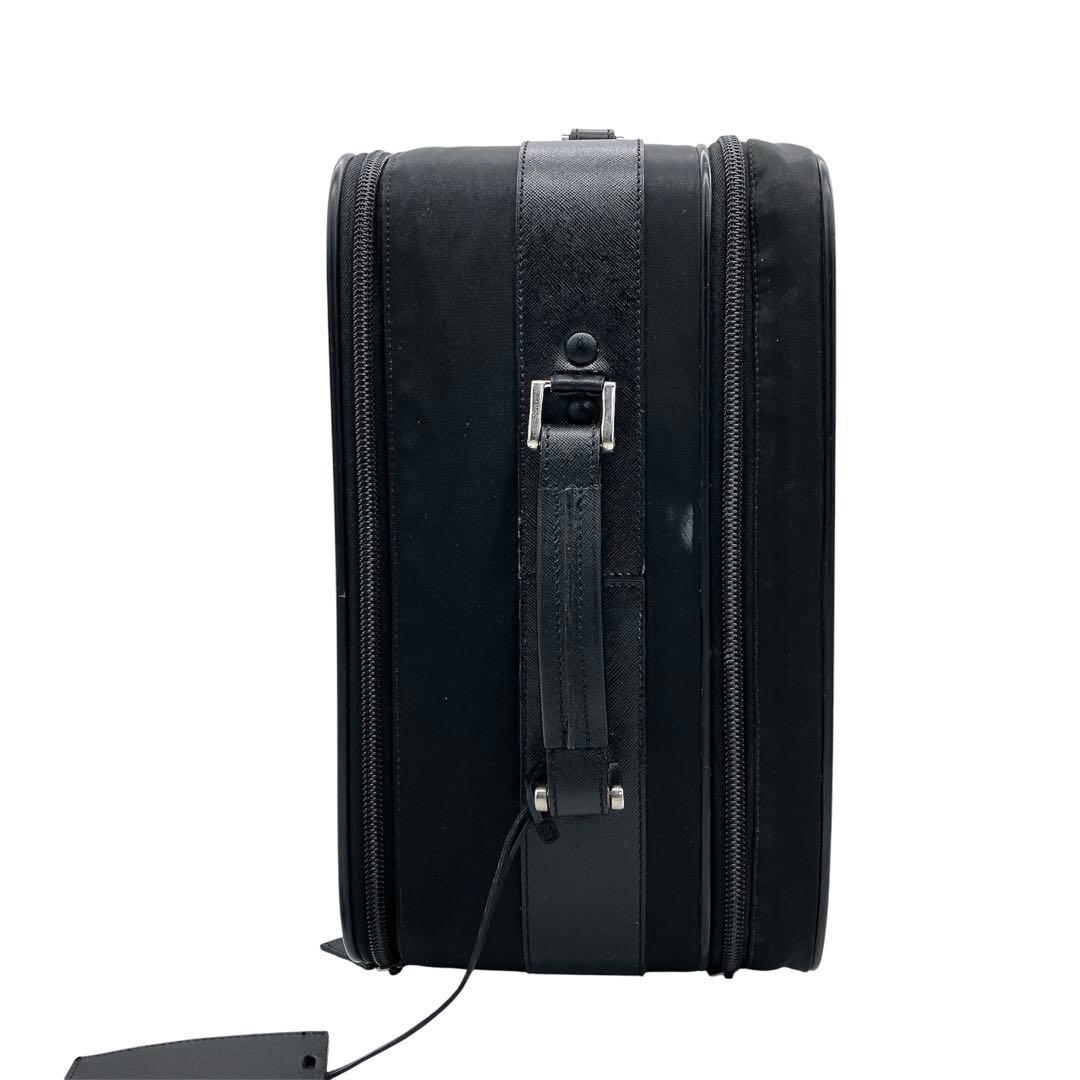 【PRADA】キャリーケース　スーツケース　三角ロゴプレート　ナイロン　黒色