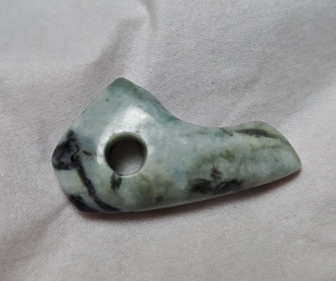 糸魚川　翡翠　黒　緑