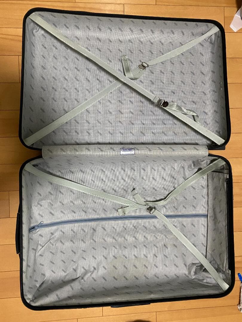 RIMOWA リモワ　サルサ　黒い大型スーツケース