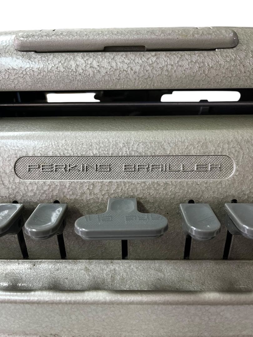 点字タイプライター　パーキンスブレーラー