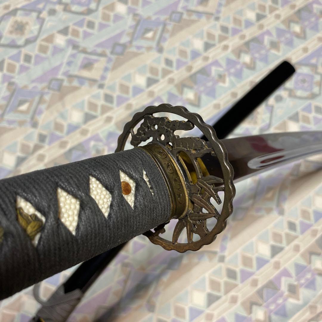 高級居合刀 黒灰色柄 松竹梅透し丸鍔 黒呂鞘