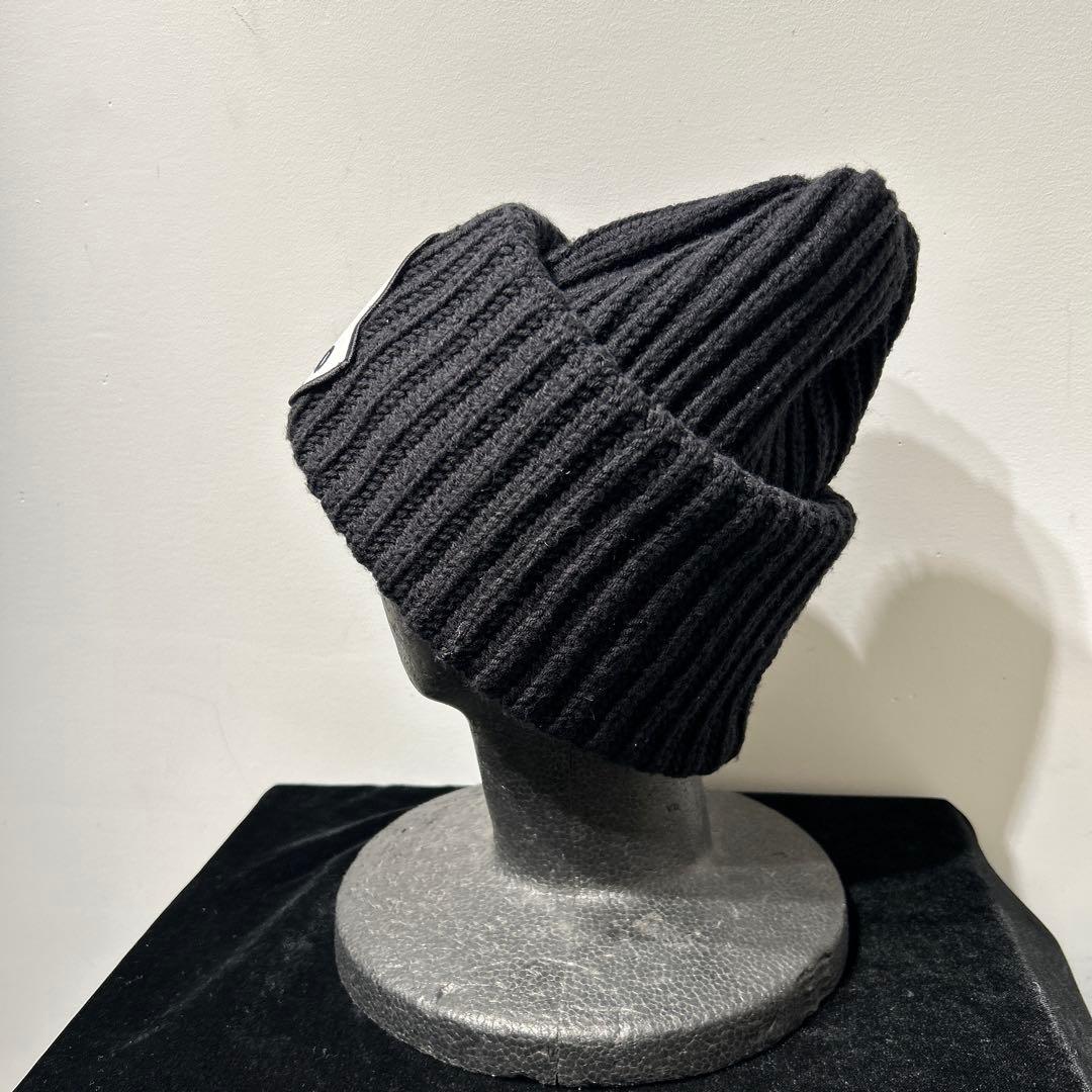 MONCLER モンクレール東京　ロゴ付き黒ニット帽