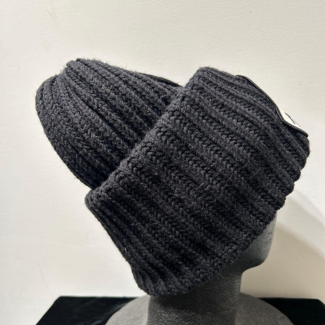 MONCLER モンクレール東京　ロゴ付き黒ニット帽