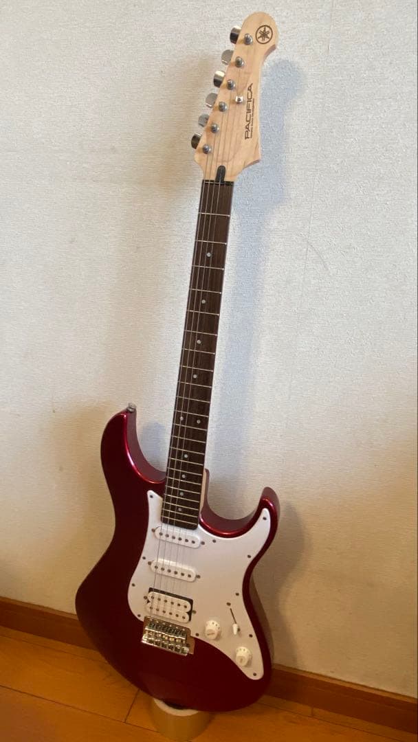 Yamaha PACIFICA レッドエレキギター PACIFICA012