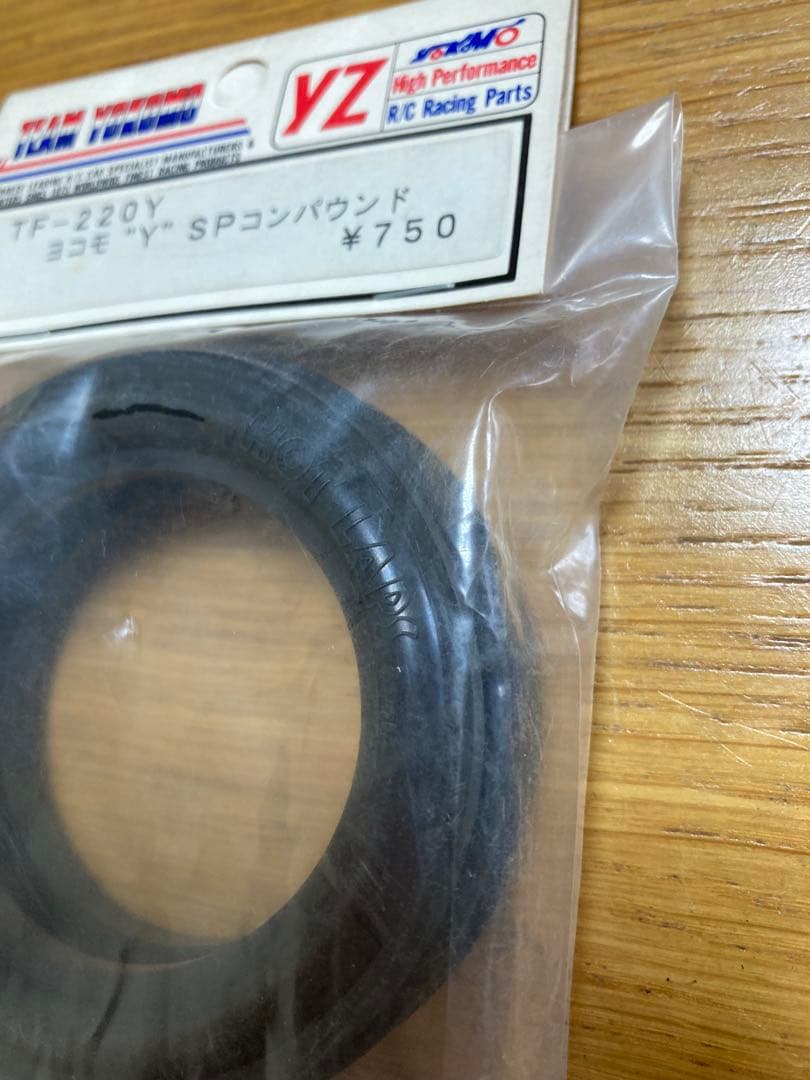 EP2WDオフロード用フロントタイヤ　ビンテージ　yokomo　kyosho