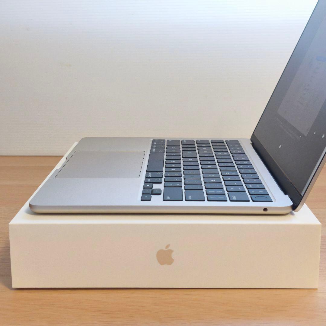 【極美品】MacBook Air M2 8GB 256GB スターライト