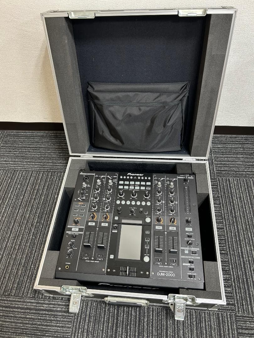 Pioneer DJM-2000 (ケース付き)