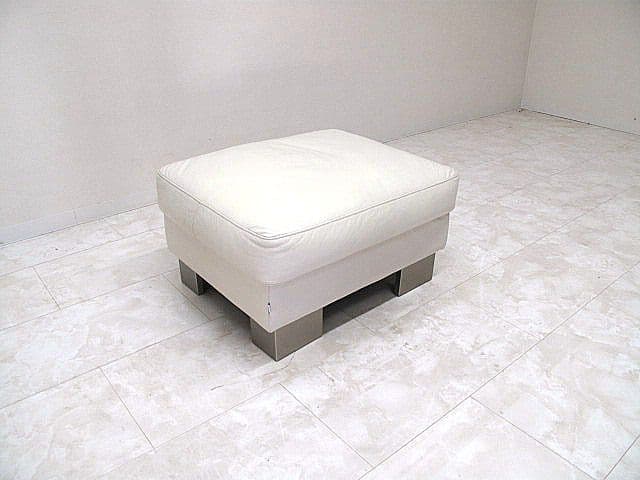 ボーコンセプト 「I.D.V 」 本革張りオットマン　本革スツール